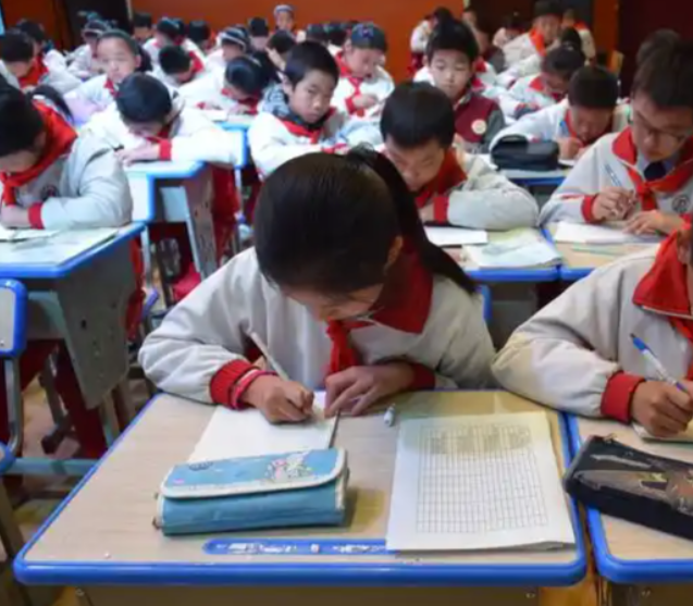 全班读盘古开天地时几乎所有人都为盘古的伟人献身精力惊叹