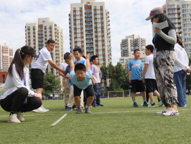 打造特征课间微运动体育活动系统40分钟大课间团体活动